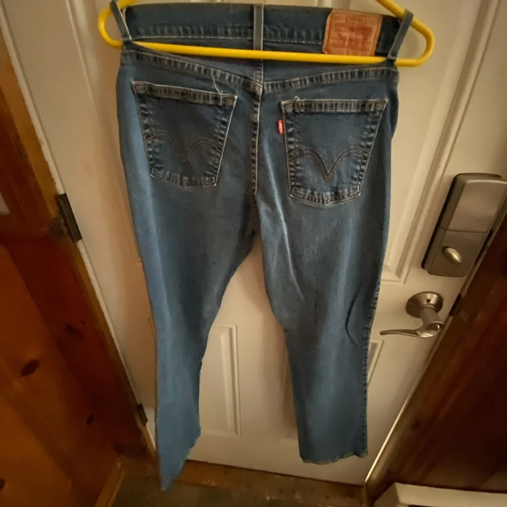 Size 6M Levi’s Classic Relaxed Boot Cut Stretch jeans. - Picture 2 of 4